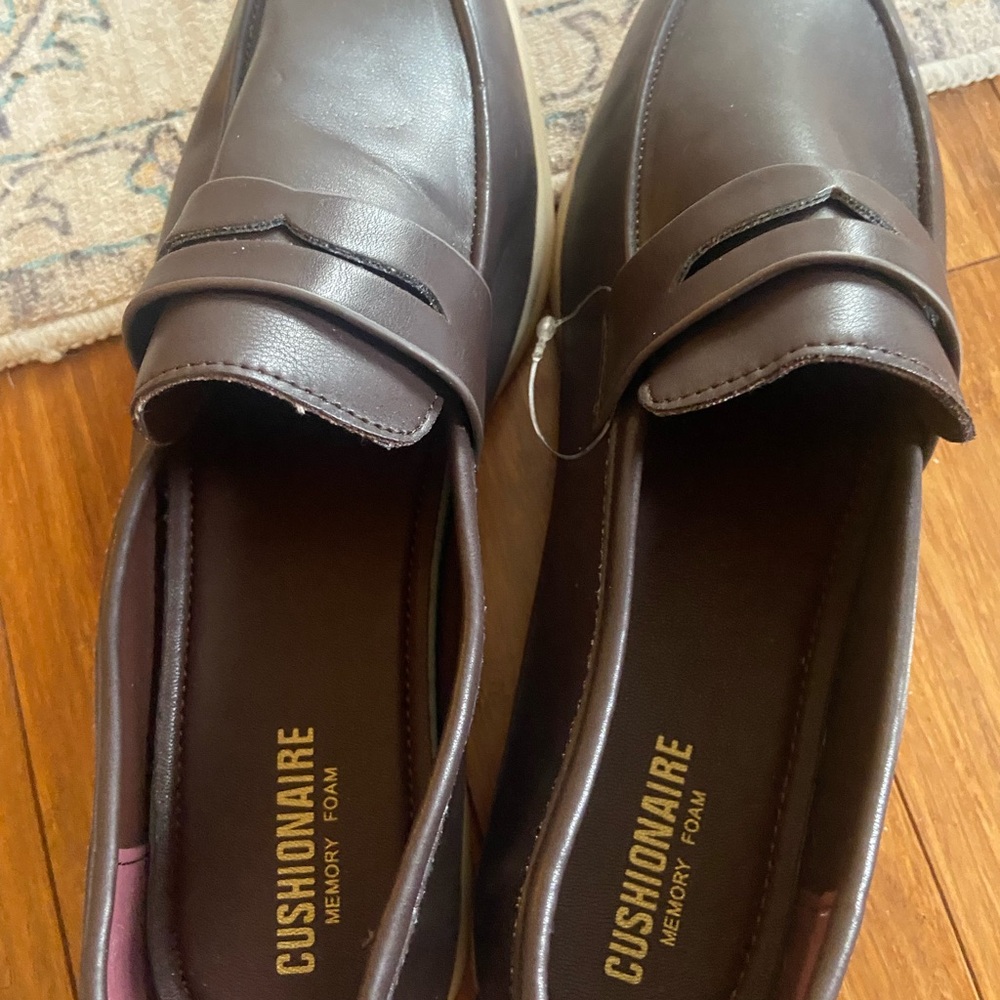 Cushionaire Men’s Brown Memory-Foam Slip-On Loafers